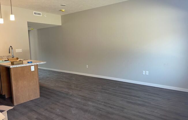 2 beds, 1 bath, 800 sqft, $1,150, Unit 124