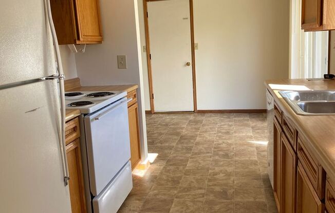 3 beds, 1 bath, $2,495