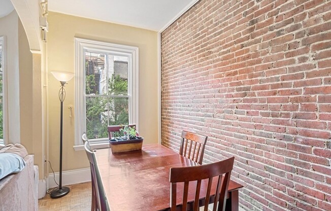 152 W CANTON ST