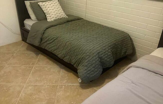 2 beds, 1 bath, , $1,650
