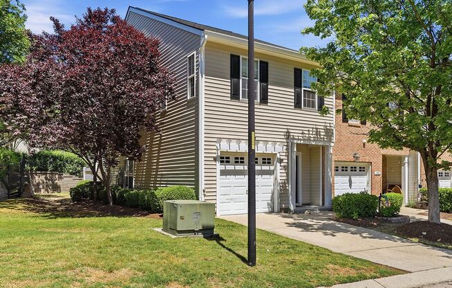 Beautiful  3 bedroom Townhome Living in Apex, NC