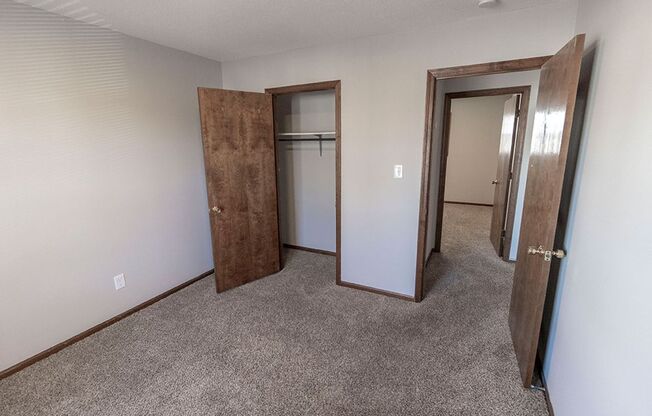 2 beds, 1 bath, $895