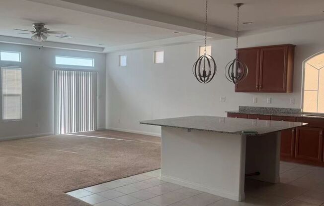 4 Bedrooms Single Family Home with Granite Countertops