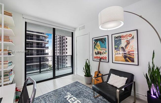 2 beds, 2 baths, 924 sqft, $5,200, Unit 45 SW 9th St # 1508