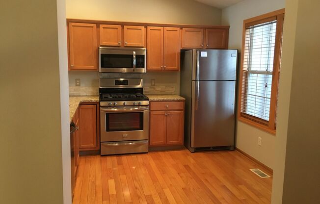 Adorable 2 bed 2 bath in Forest Hills District
