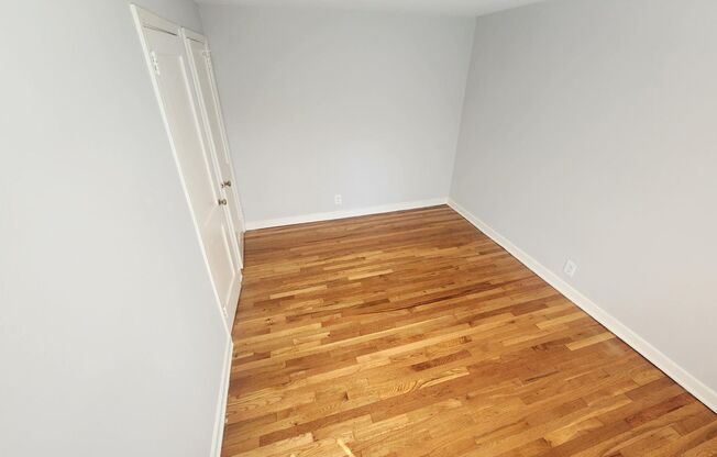 2 beds, 1 bath, 897 sqft, $2,335, Unit A-03