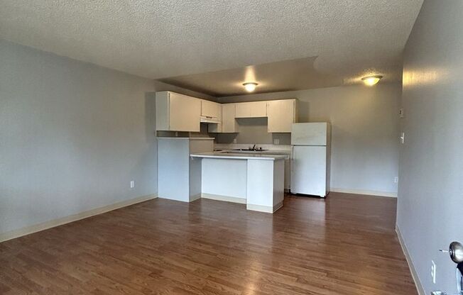 1 bed, 1 bath, 576 sqft, $1,225, Unit 21