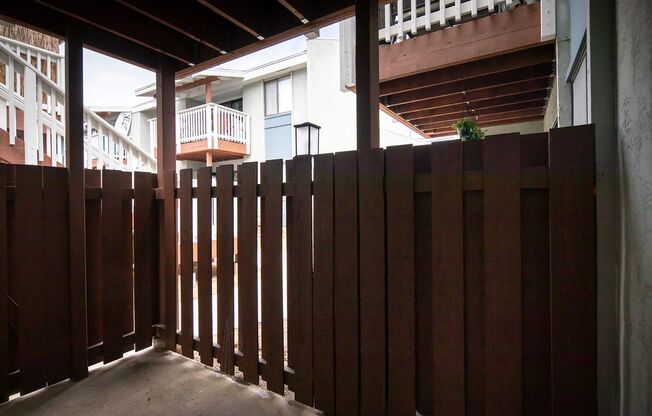 Beautiful 2 BR in Pacific Beach with Parking and GREAT Location!