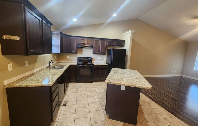 $1,795 - 4 bedroom / 3 bathrooms - Beautiful and Large Home!