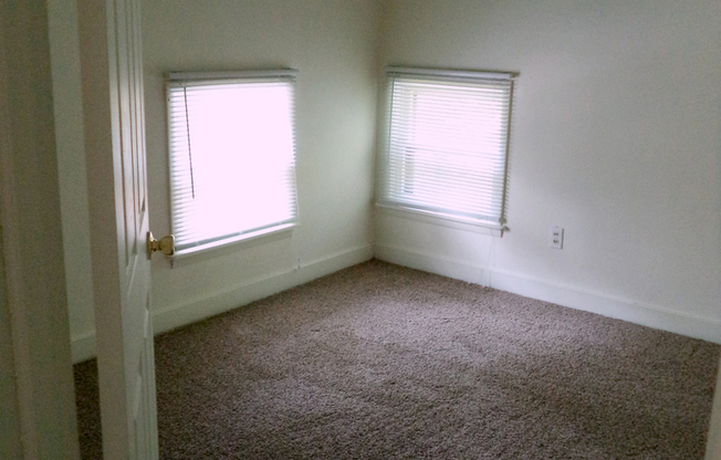 3 beds, 2 baths, $945