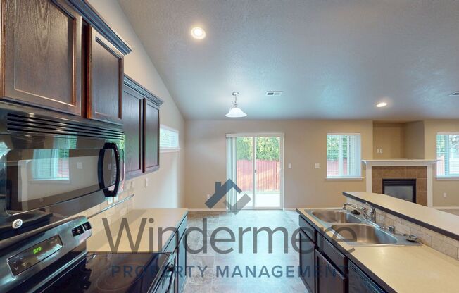 1310 SW Greeley *Homestead Acres* *New Virtual Tour!*