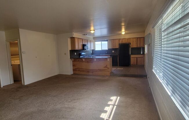 2 beds, 1 bath, 800 sqft, $1,495, Unit B