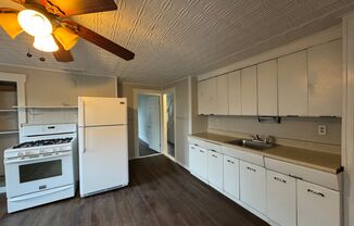 3 beds, 1 bath, $2,075, Unit 45 Friend st