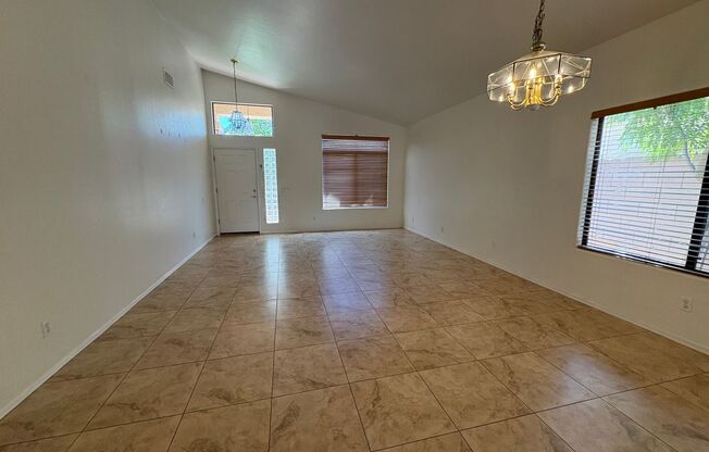 Beautiful 3 bedroom, 2 bathroom home in a Prime Tempe location