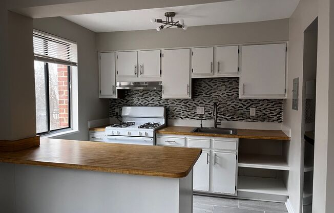 Affordable 2-Bedroom Apartment in Southwest DC – Utilities Included Option Available