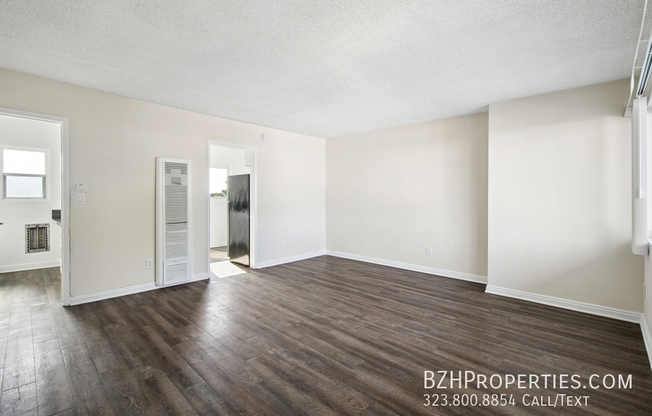 8924 VAN NUYS BLVD