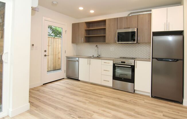 Studio, 1 bath, 281 sqft, $1,395, Unit 1