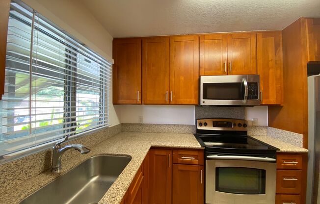 TOWNHOUSE - 2 BED/ 2 BATH/ 2 PARKING AT ALII PLANTATION (JUST LISTED)
