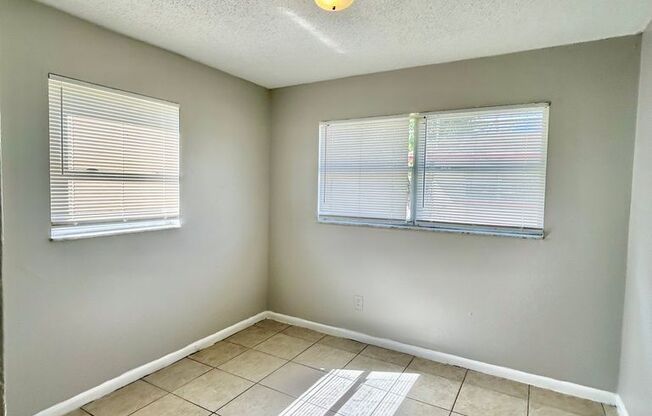 2 beds, 1 bath, 720 sqft, $1,295, Unit 1572 Cypress Dr