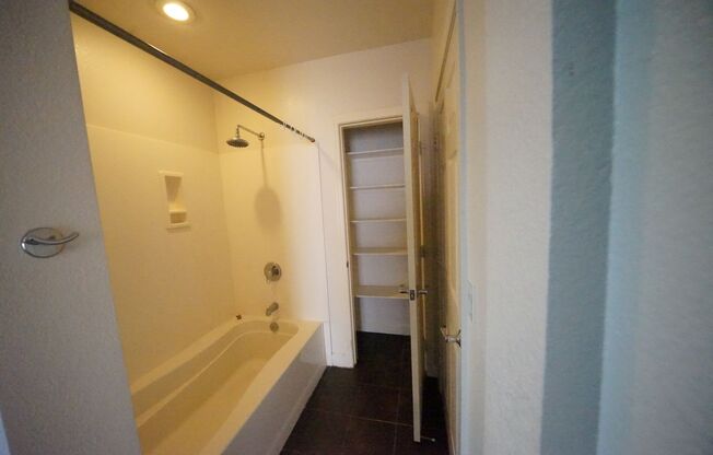 1 bed, 1 bath, $1,495, Unit Building 75