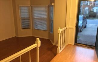 1039 Tottenham Ln