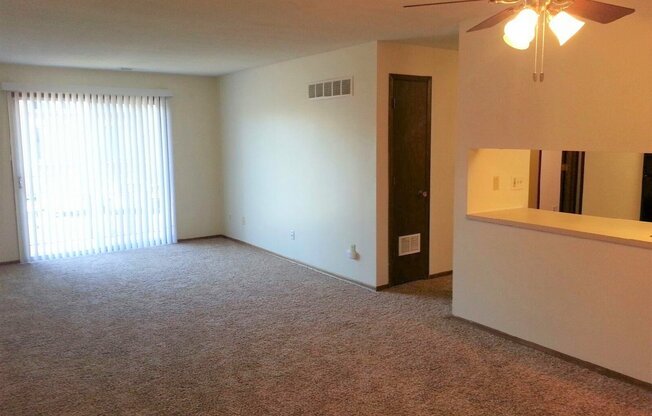1 bed, 1 bath, 625 sqft, $850, Unit 4400 Wyndsor Terrace Building 5 #32