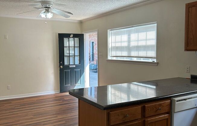 1 bed, 1 bath, 650 sqft, $1,050, Unit Unit 1