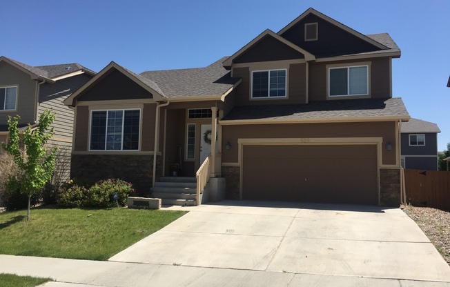 Beautiful 3 Bedroom 2.5 Bath Home in South Fort Collins! Dog Negotiable