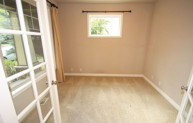 4 BEDROOM REDMOND HOME FOR RENT WITH 2 CAR GARAGE!