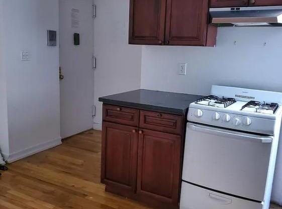 208 E 7 ST