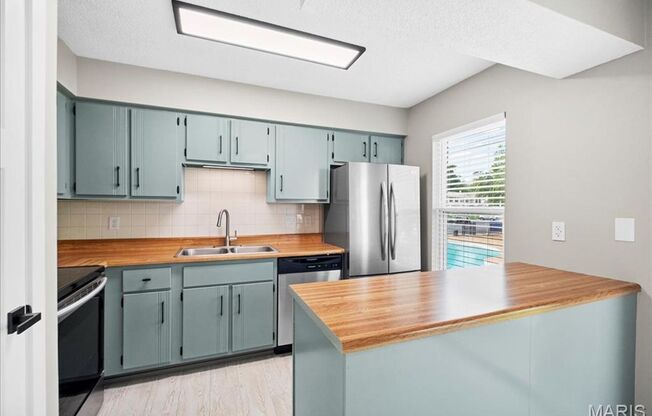 2 beds, 1 bath, 888 sqft, $1,525, Unit Boca Raton Drive - 779