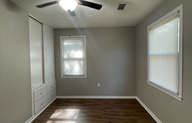 3 beds, 1 bath, $1,075