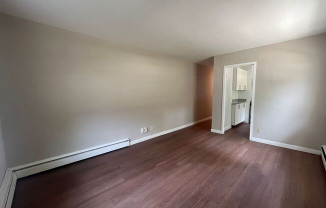 1 bed, 1 bath, $1,095, Unit 104