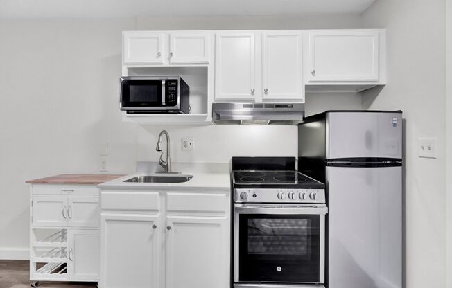 Studio, 1 bath, 329 sqft, $1,185, Unit 146