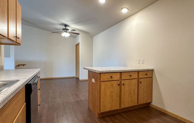 2 beds, 1 bath, 1,295 sqft, $1,440, Unit ML 515-11