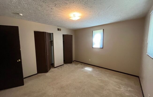 2 beds, 1 bath, $950, Unit 4