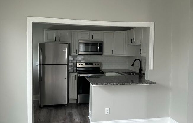 2 beds, 1 bath, $1,425