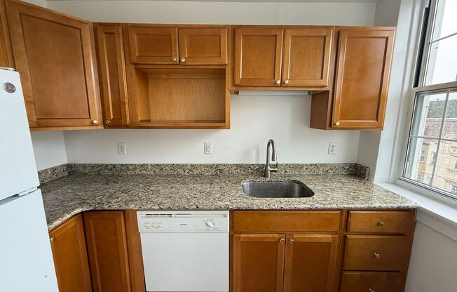 2 beds, 2 baths, 1,303 sqft, $2,200, Unit New King Edward  501