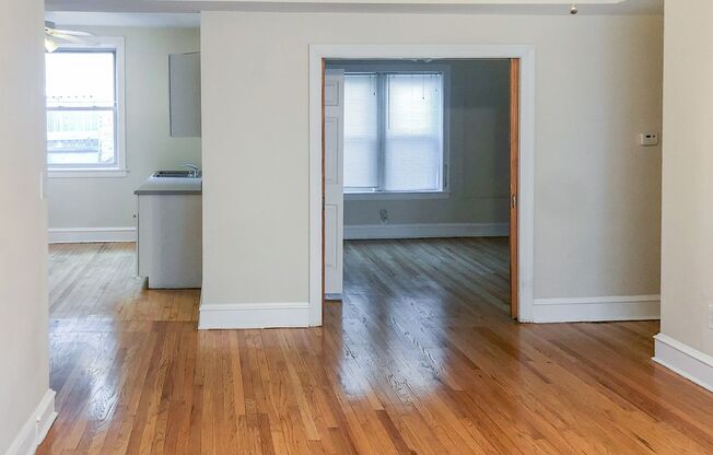2 beds, 1 bath, 815 sqft, $2,100, Unit 4819-3A