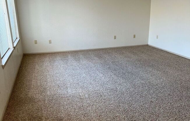 1 bed, 1 bath, 660 sqft, $1,050, Unit 03