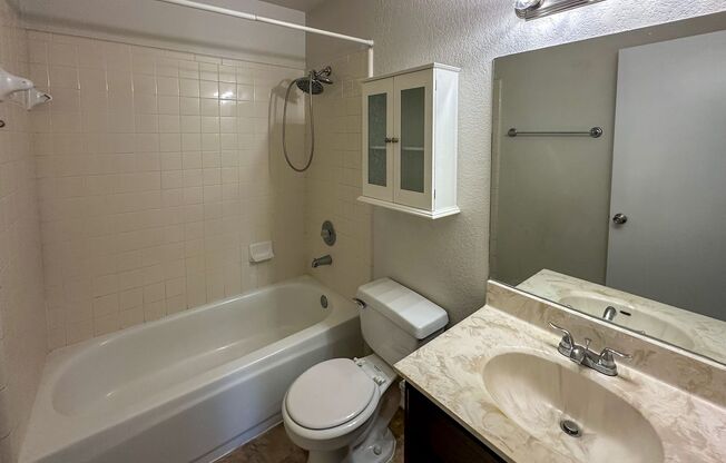 2 beds, 1 bath, $775, Unit UNIT A