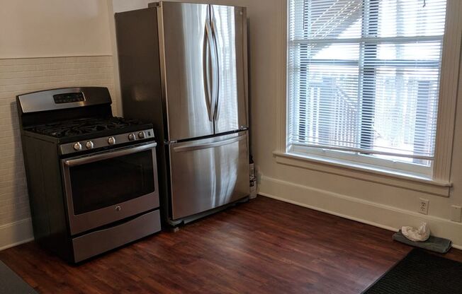 3 beds, 1 bath, 1,200 sqft, $2,100, Unit 5213