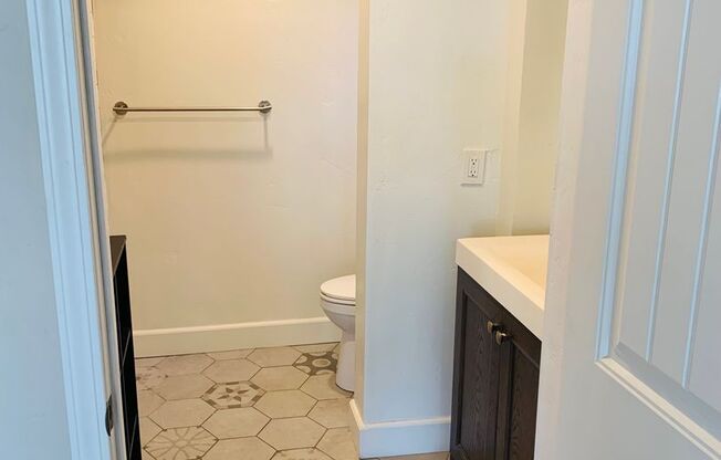 Studio, 1 bath, $2,495