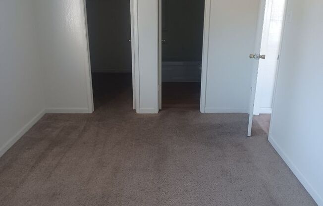 1 bed, 1 bath, 440 sqft, $1,400, Unit E