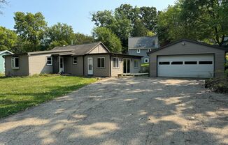 City Close, Country Feel – Charming Madison 2-Bed with Big Yard
