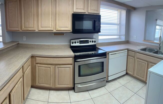 2 beds, 2 baths, $1,850, Unit Unit 501