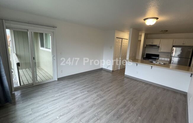 2 beds, 1 bath, $1,495, Unit 4124 Unit D