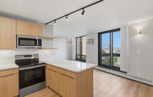 3 beds, 1.5 baths, $3,500, Unit 10C