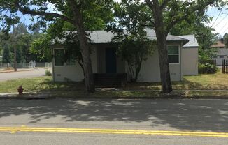 Downtown Duplex with Hardwood floors