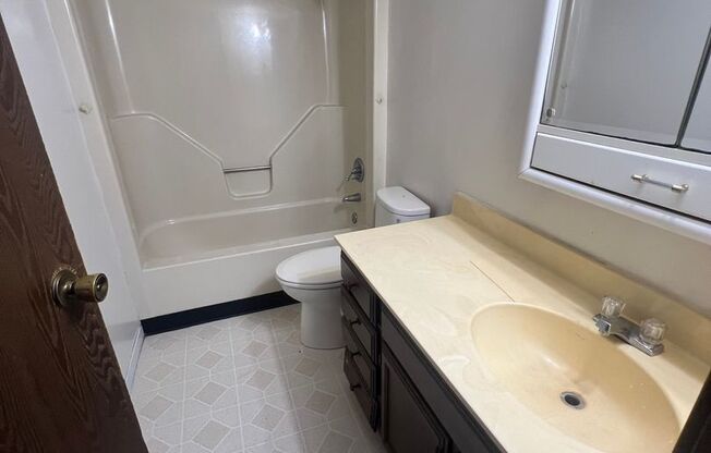 2 beds, 1 bath, $900, Unit Building A--unit D